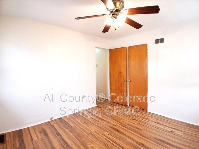 Foto del edificio - 221 N Foote Ave