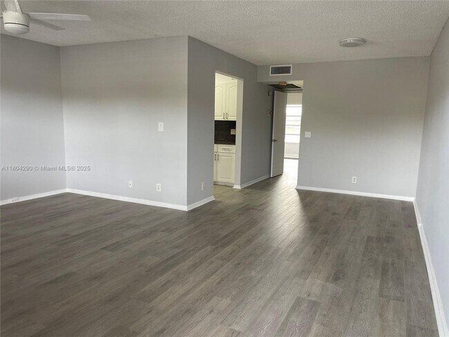 Foto del edificio - 300 SW 134th Way