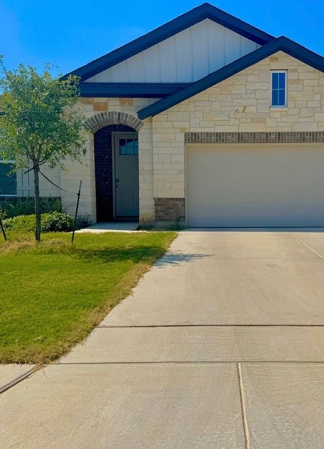 Building Photo - 128 Red Deer Pl