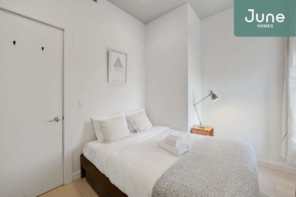 Primary Photo - Full room in 6-bed/2.0-bath Home