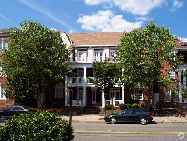 Building Photo - 2734 W Grace St