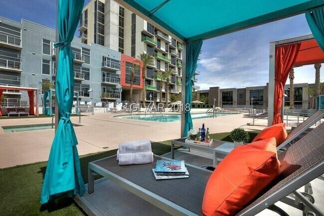 Foto del edificio - Gorgeous Juhl Loft Unit For Lease