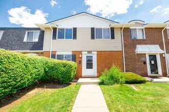 Building Photo - Coach House Apartments
