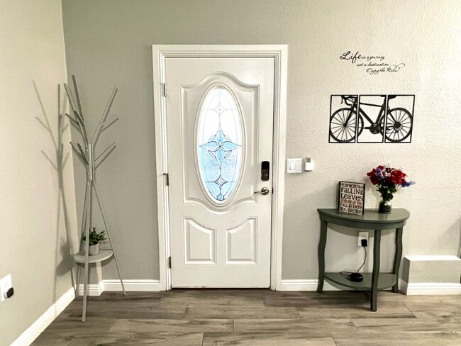 Foto del edificio - 1511 Rawhide Dr