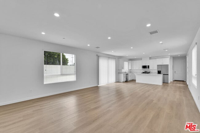 Foto del edificio - 8702 Silver Way