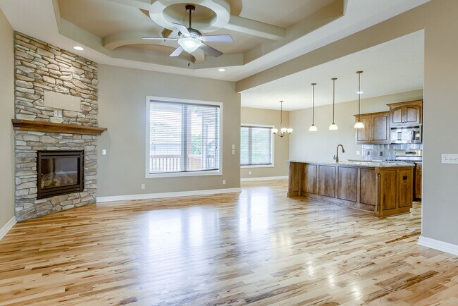 Foto del edificio - Beautiful 4 Bedroom In Shadow Lake!!