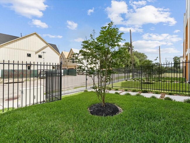 Foto del edificio - 3903 Pinemont Dr