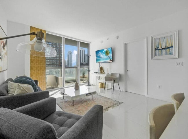 Building Photo - 481 Brickell Ave