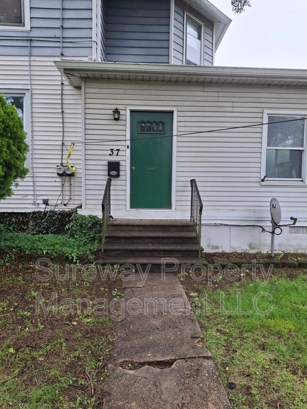 Primary Photo - 37 W Cedar Ave