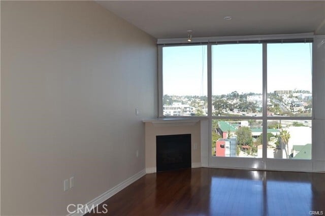 Building Photo - 300 W Beech St