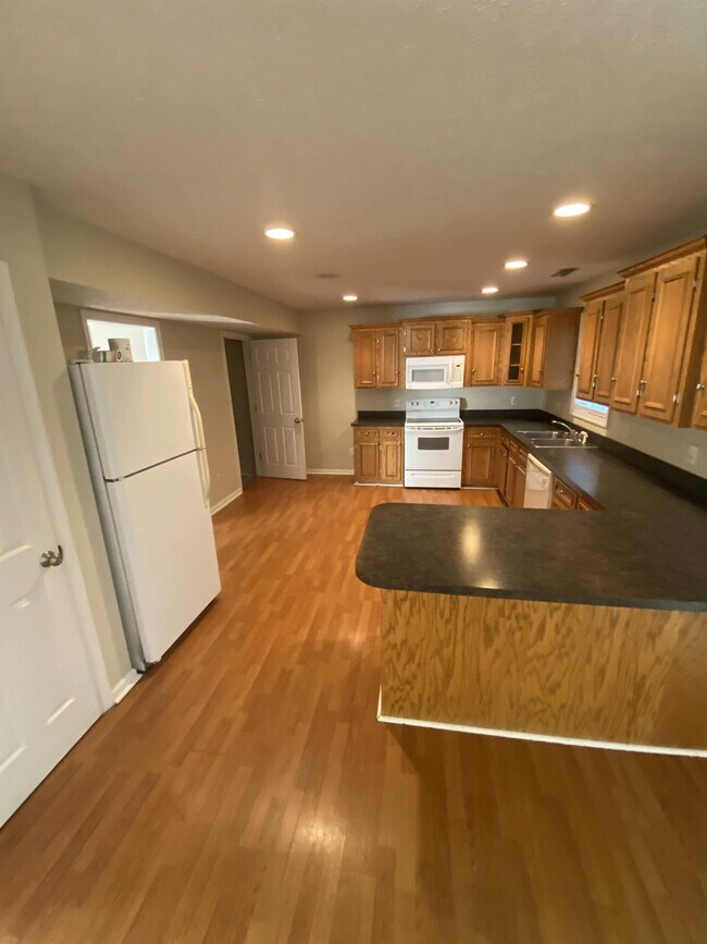 Building Photo - 139 Acres Ct