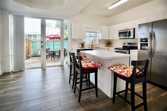 Foto del edificio - 6101 NW 114th Ct