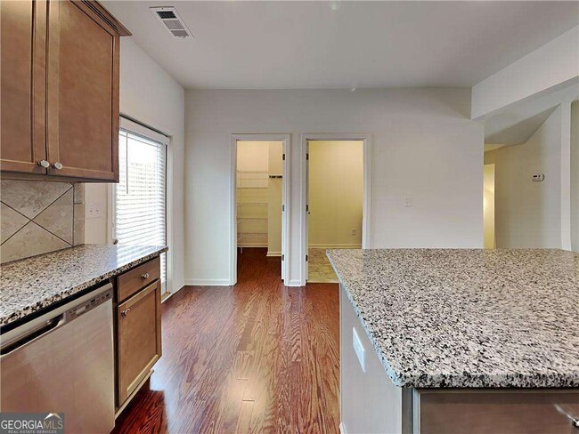 Building Photo - 975 Society Cir