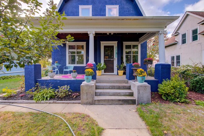 Building Photo - 3536 19th Ave S