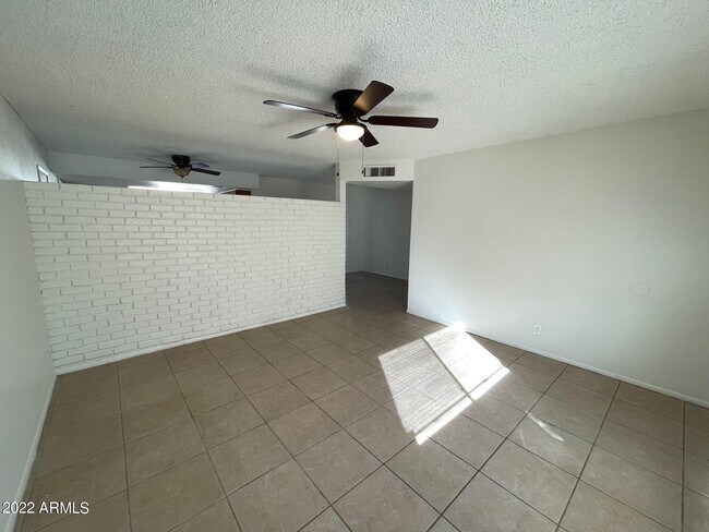Foto del edificio - 7312 W Desert Cove Ave