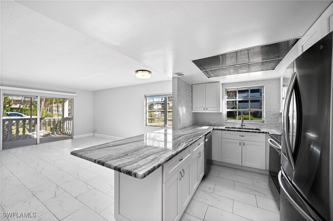 Building Photo - 666 3rd St S