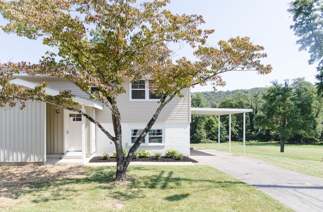 Building Photo - Whistling Ridge Townhomes