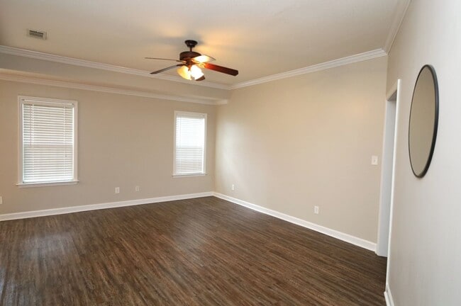 Building Photo - 5313 Vine Dr