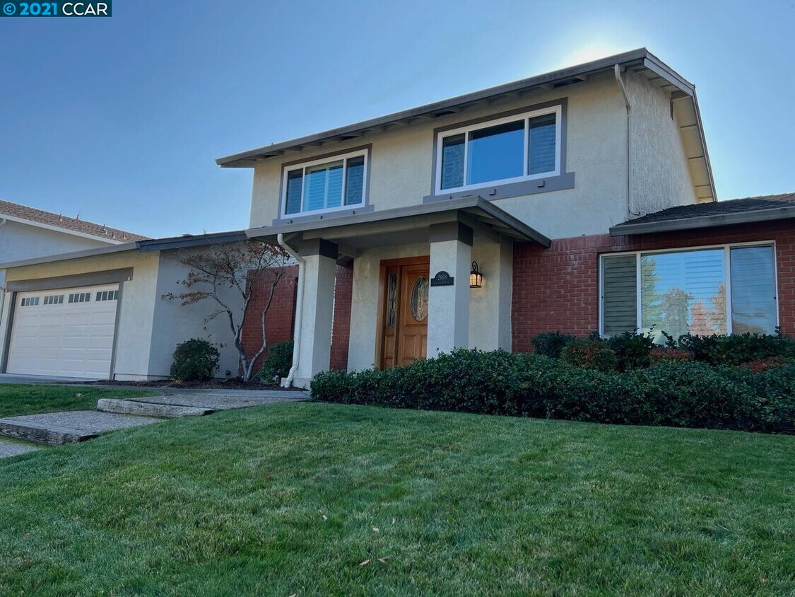 Primary Photo - 2668 Celaya Cir