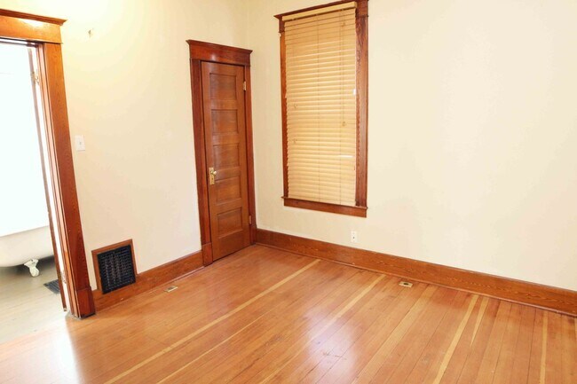 Foto del edificio - 209 W Mulberry St