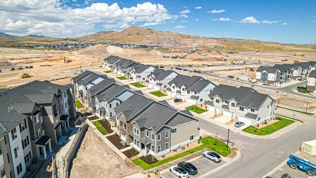 Foto del edificio - NEW *No Security Deposit Required Upfront!    2024 Townhome With Move In Special!
