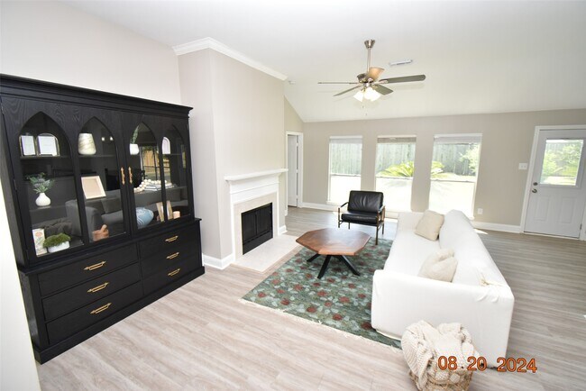 Foto del edificio - 3806 Vinecrest Dr