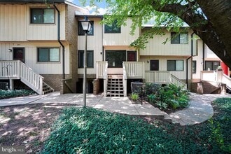 Building Photo - 2665 Glengyle Dr