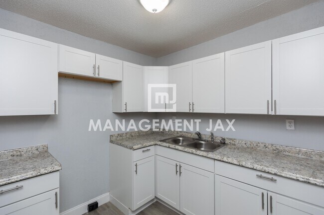 Foto del edificio - 2951 Warrington St