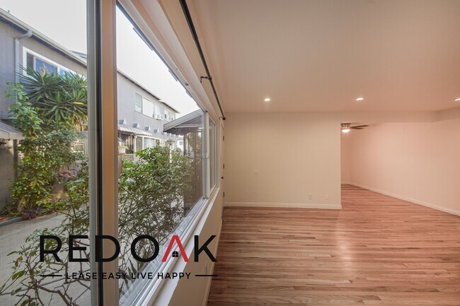 Foto del edificio - Welcoming, Spacious Two Bedroom with Stunn...