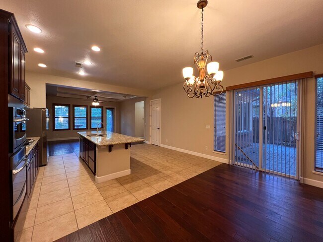 Foto del edificio - Large Home located in the Gated Community of Dorado in S. Reno