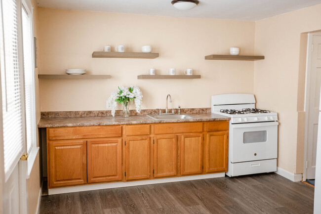 Kitchen - 17 Caldwell Pl