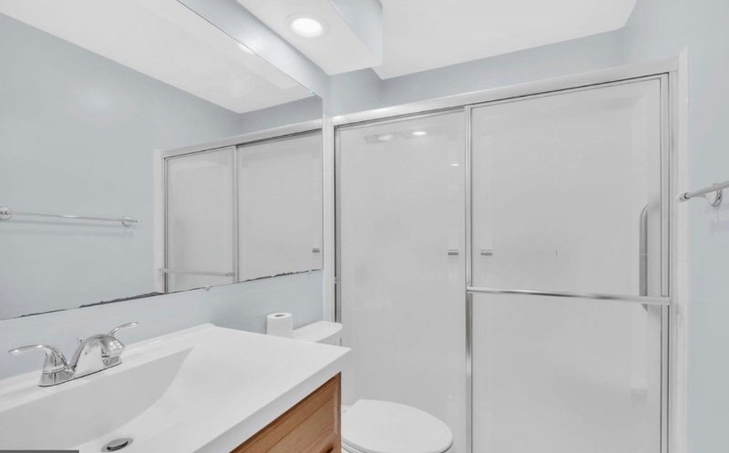 Foto principal - 7702 Lafayette Forest Dr