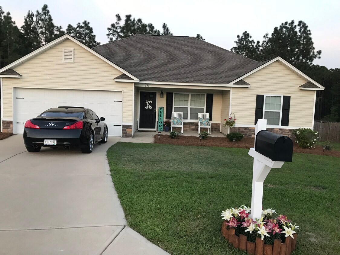 627 Golden Edge Ln, Lexington, SC 29073 House for Rent in Lexington