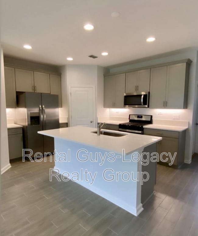 Photo - 300 Brandon Lks Dr Townhome