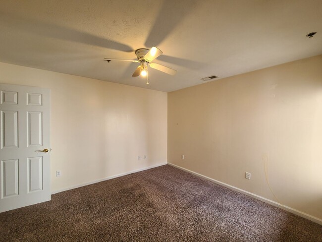 Building Photo - 4 br, 4 bath House - 2101 University Commo...