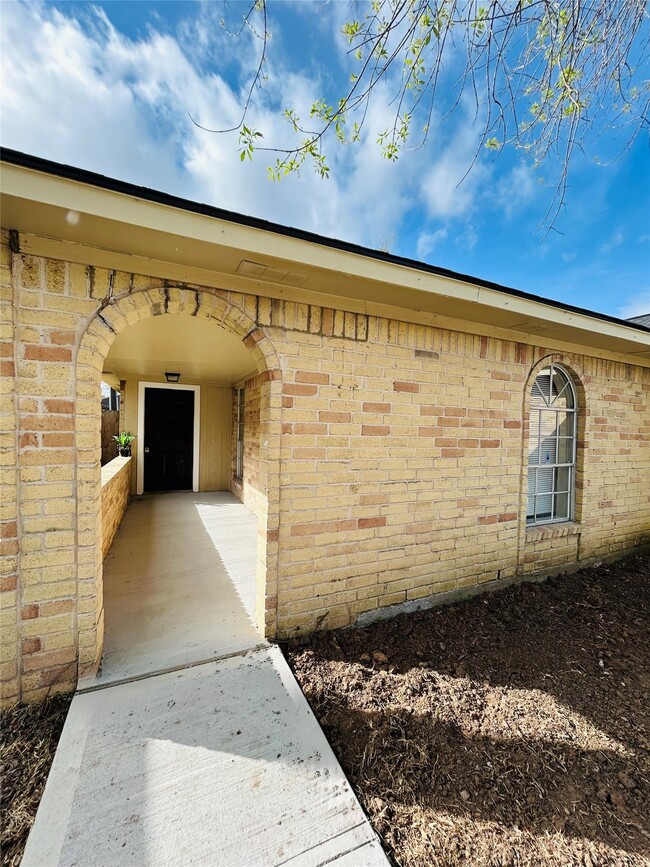 Building Photo - 16207 Camino Del Sol Dr