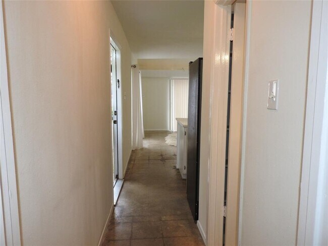 Building Photo - 11 Harbour Row Dr