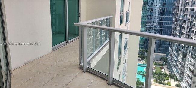 Foto del edificio - 300 S Biscayne Blvd