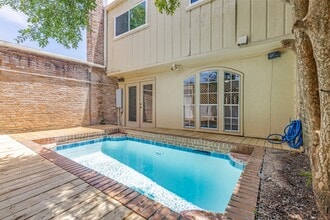 Building Photo - 10816 Briar Forest Dr