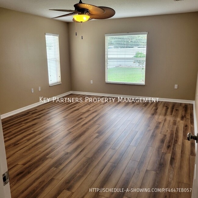 Building Photo - 46 Freeland Ln - Beautiful!