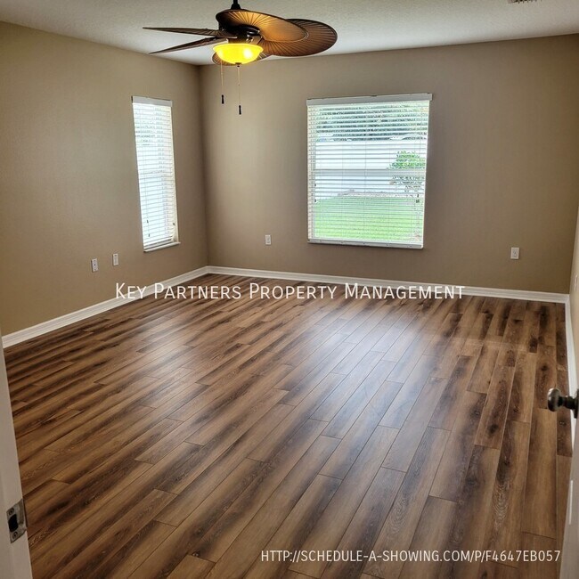 Foto del edificio - 46 Freeland Ln - Beautiful!