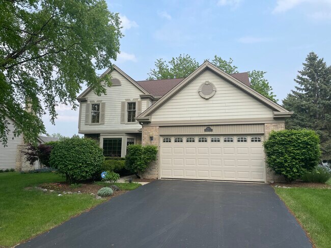 Building Photo - 11 Plumrose Ln
