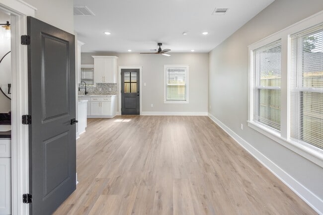 Building Photo - 5036 Mallow St