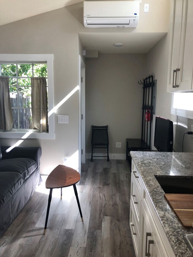 Foto del edificio - 1321 Court St