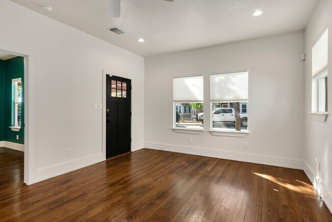 Foto del edificio - 124 Haynes Ave