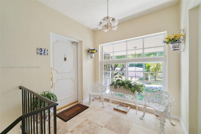 Foto del edificio - 925 Palermo Ave