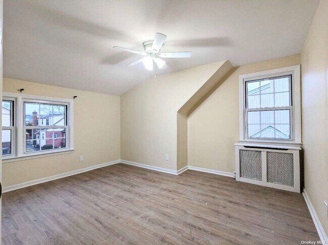 Foto del edificio - 156 Cornwell Ave