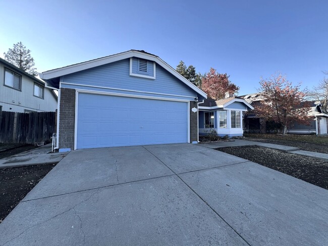 Building Photo - Charming Elk Grove 3bd/2ba House with 2 Ca...