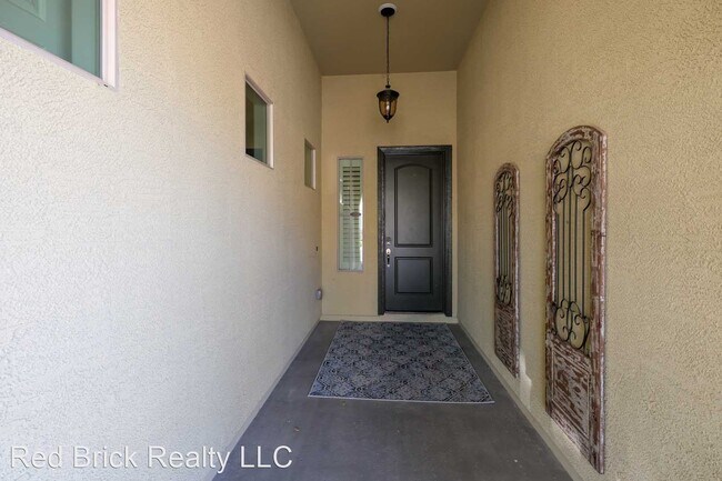Foto del edificio - 4 br, 2.5 bath House - 3535 E Walnut Rd.