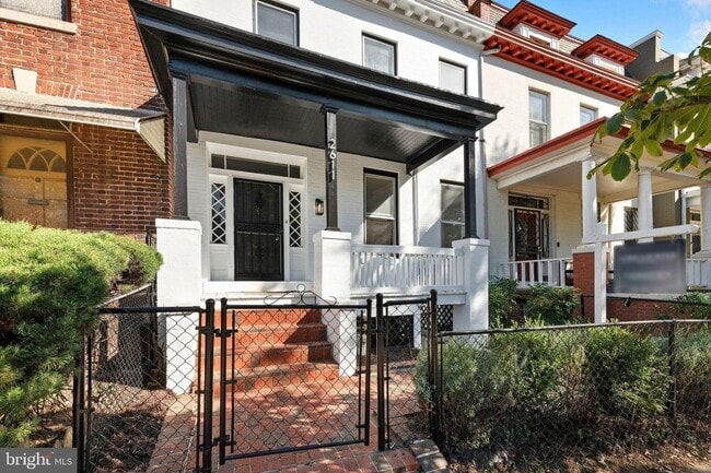 Foto del edificio - 2611 11th St NW